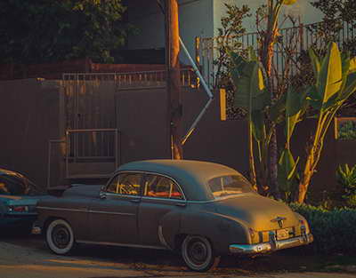 Migrant politsiyachini qamatdi